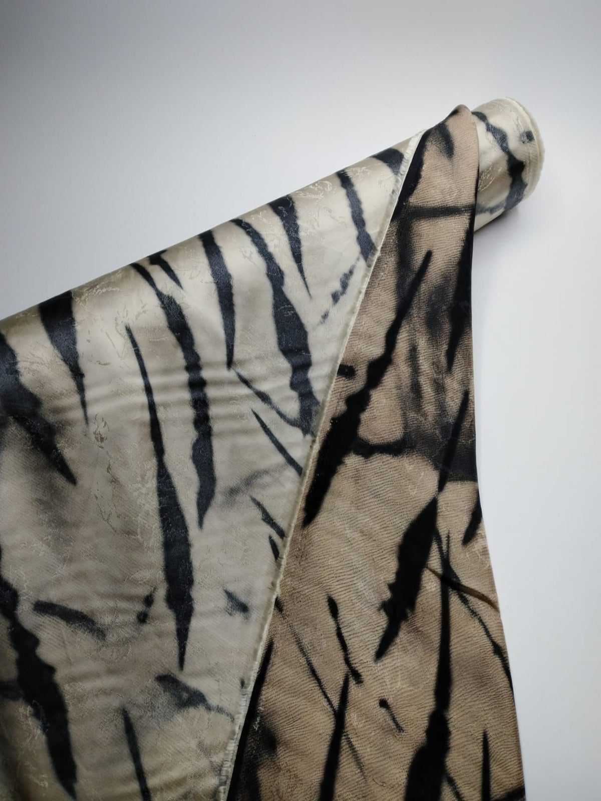 Online فيكتوريا ولية حراير طبيعيه صناعه تركي  عرض  60"   5126001