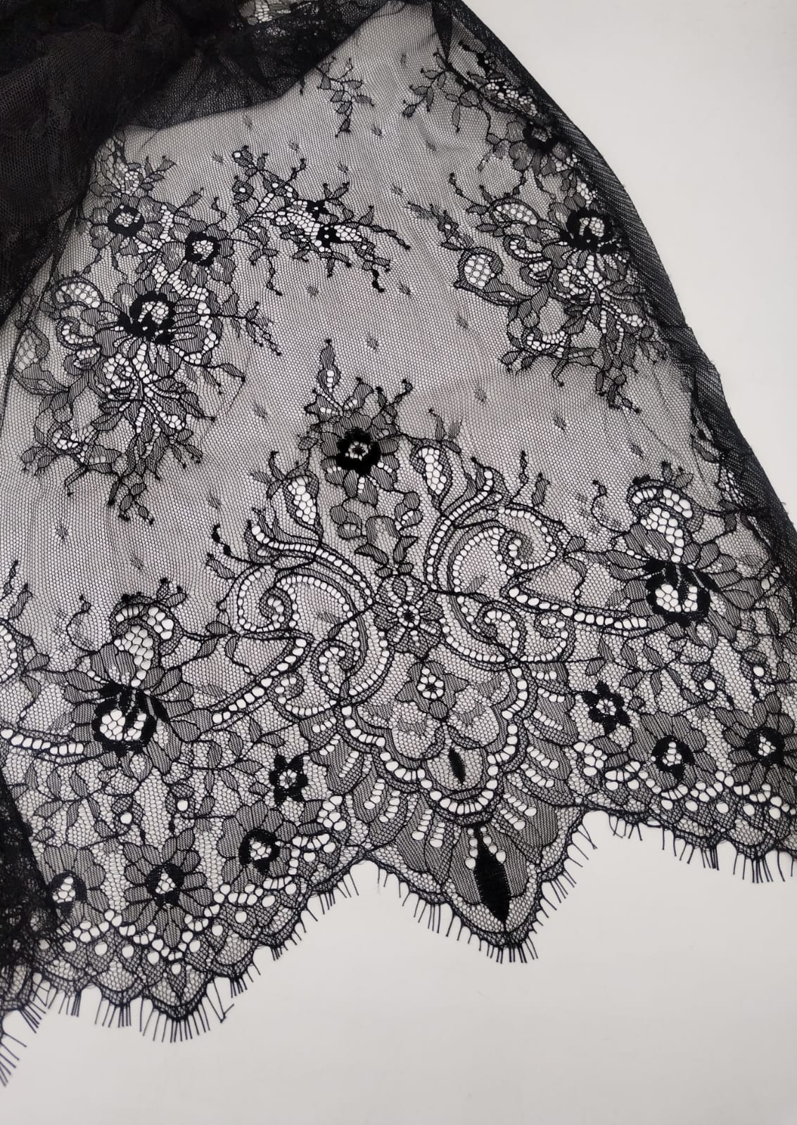 دانتيل اندنوسي كابون 56" 5058 (BAN)