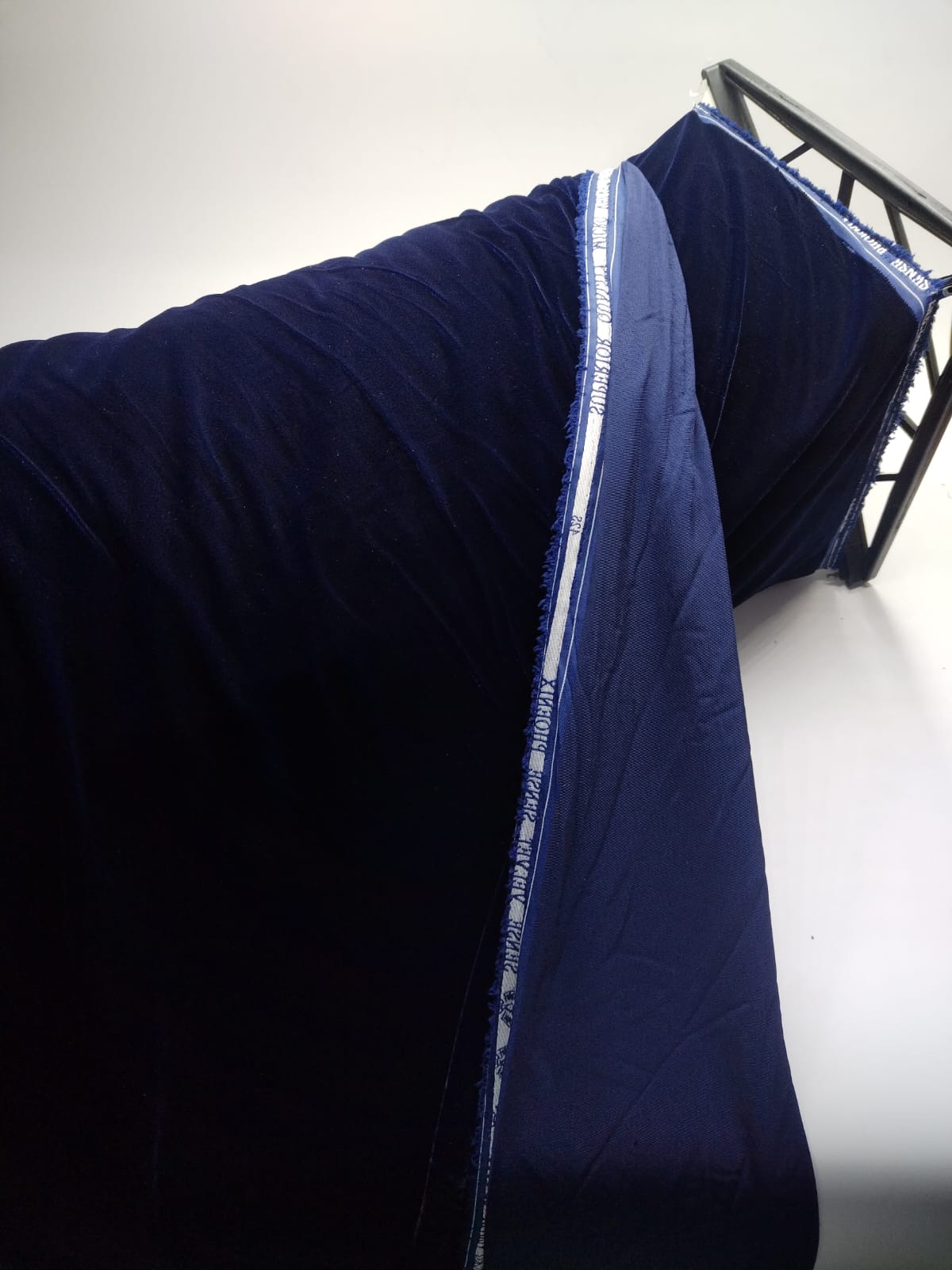 مخمل انغريد 64" 5079