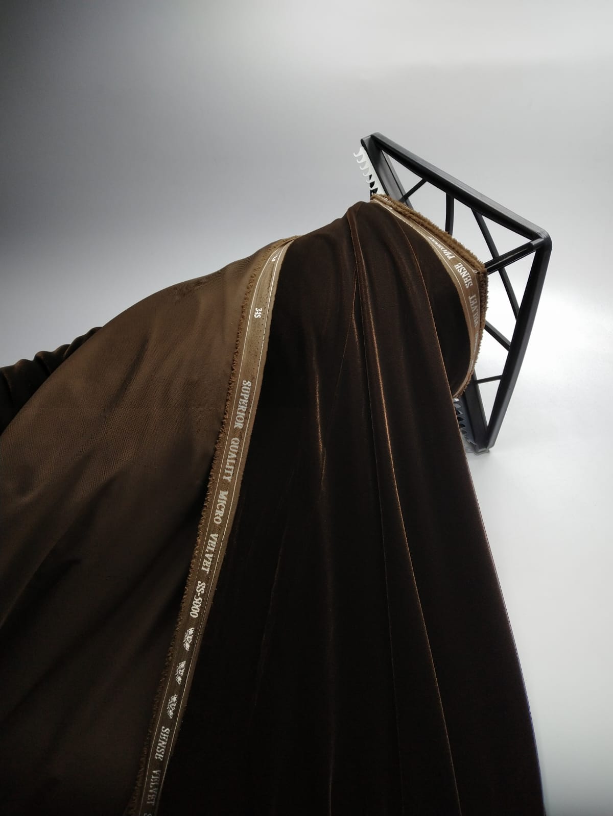 مخمل لوفيزا بني 68" 5104