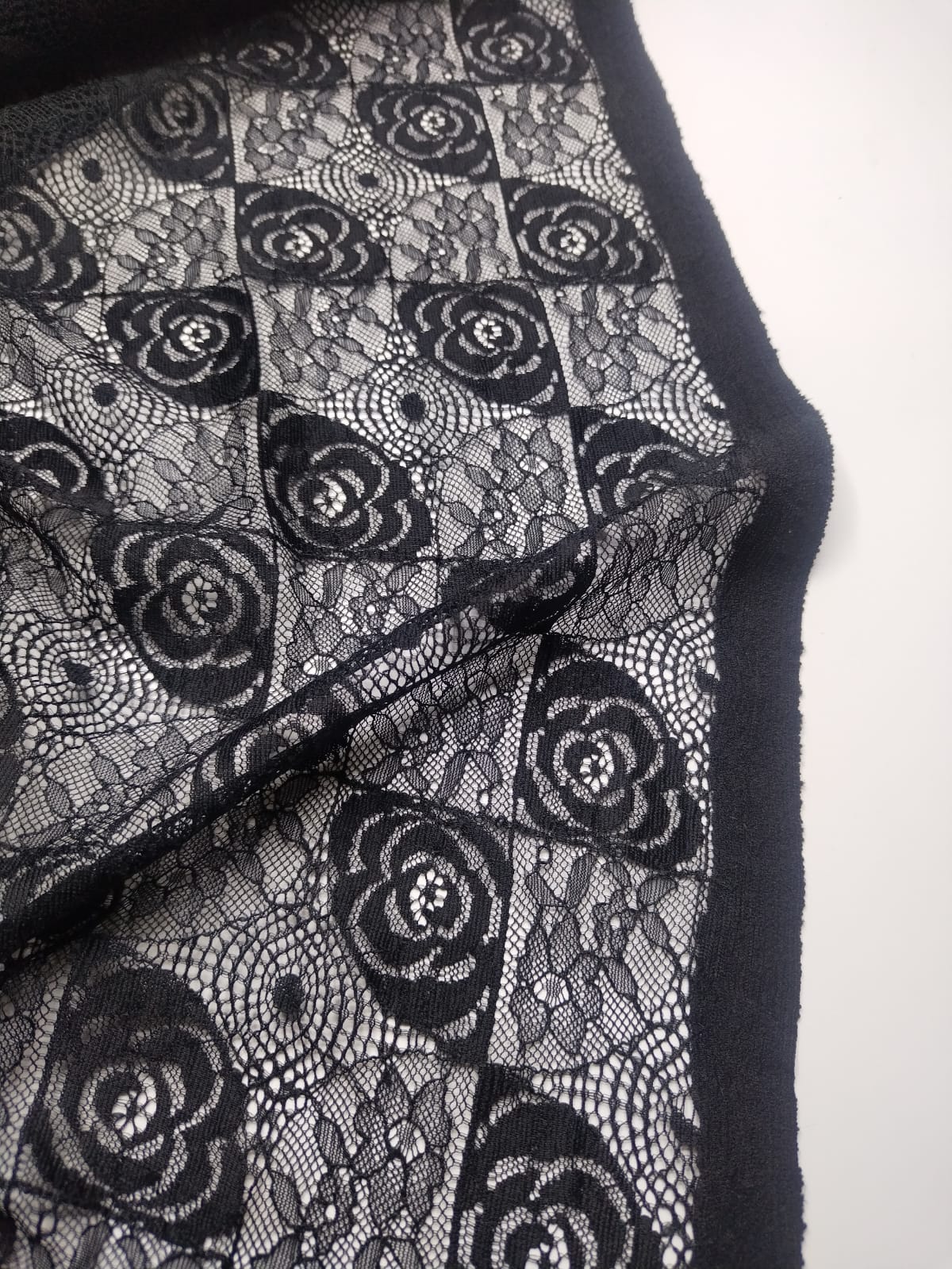 دانتيل قيطان هندي    "56 5075001  Online