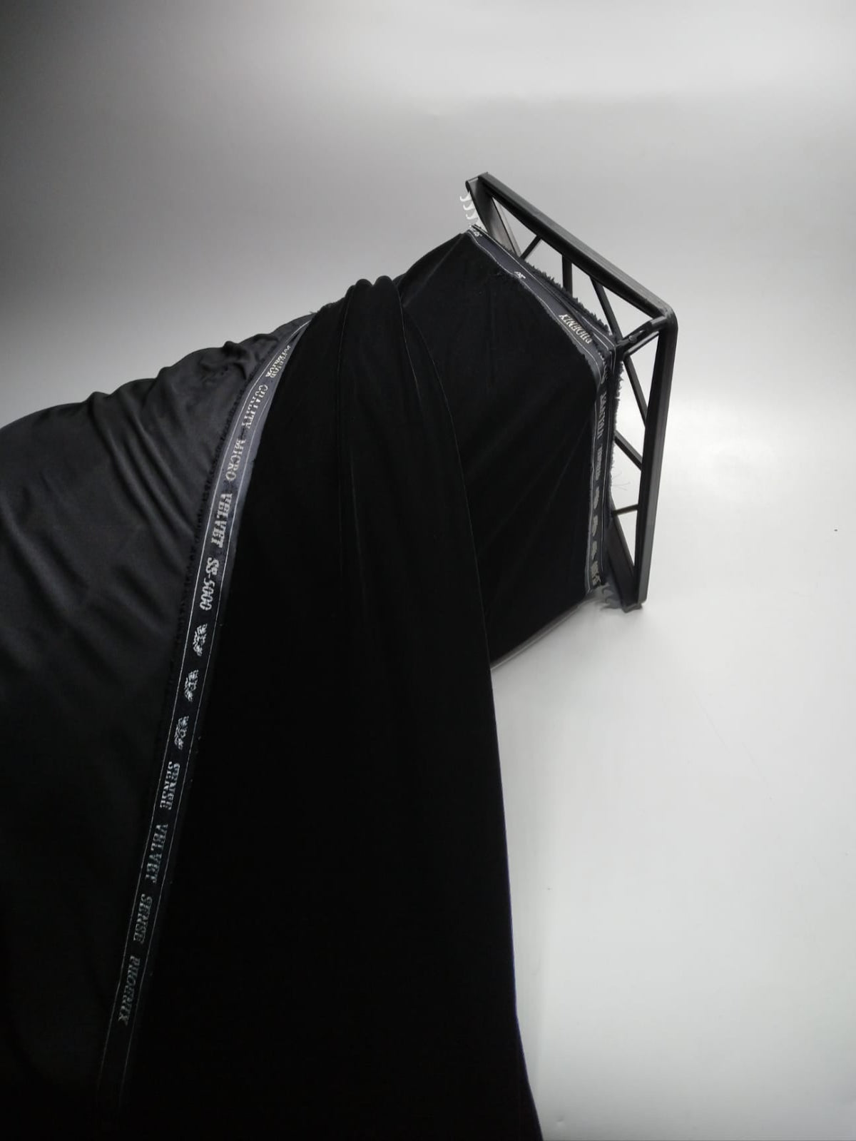 مخمل لوفيزا اسود 68" 5104