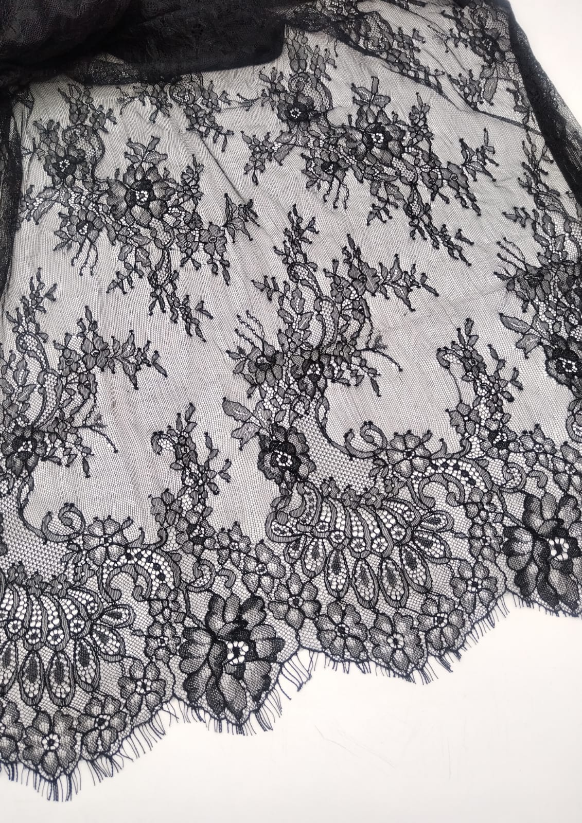 دانتيل اندنوسي كابون 56" 5058 (BAN)