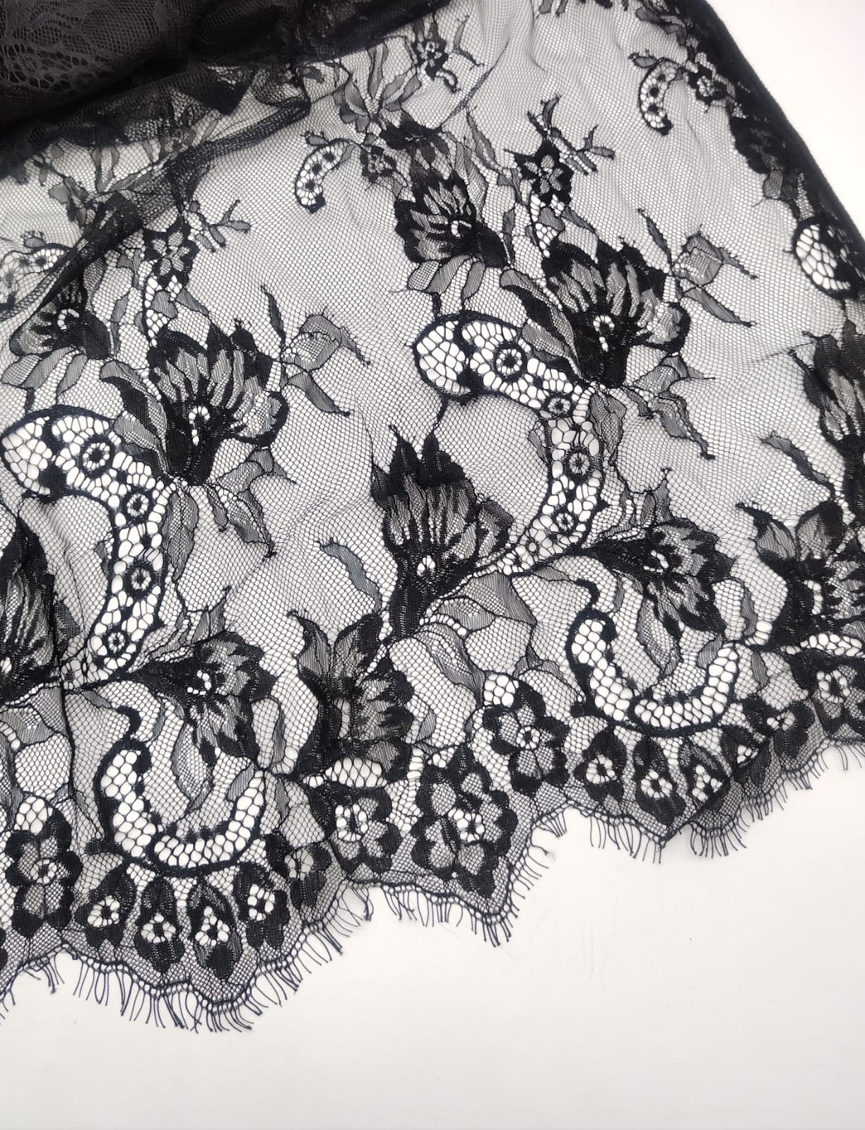 دانتيل اندنوسي كابون 56" 5058 (BAN)