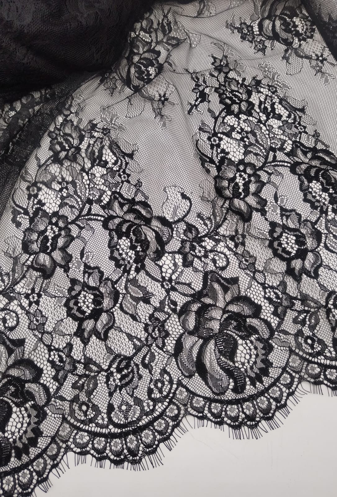 دانتيل اندنوسي كابون 56" 5058 (BAN)